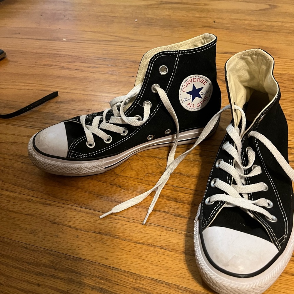 Black high top converse!